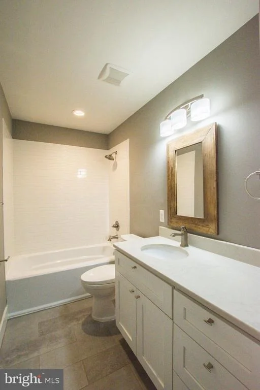 Photo of 704 W MAPLE ROAD