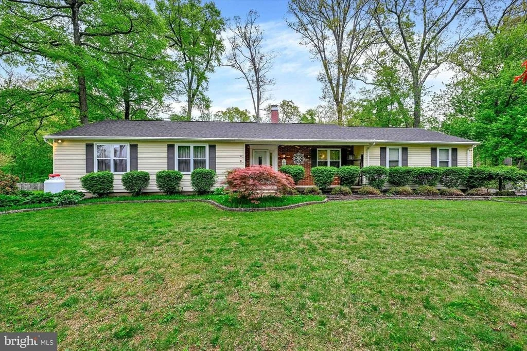 Photo of 4296 WOLF HILL DRIVE