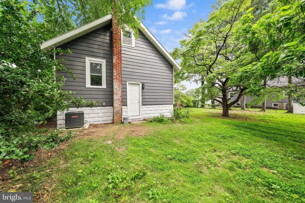 Photo of 865 N READ AVENUE