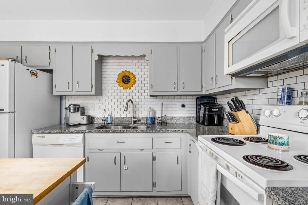 Photo of 6675 OAKWOOD CIRCLE