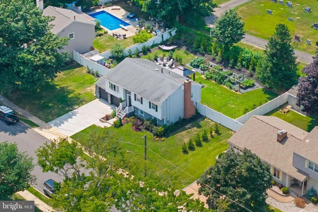 Photo of 6 INDEPENDENCE DRIVE