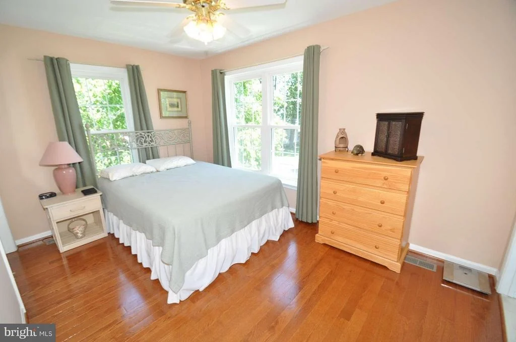 Photo of 4732 OAK ROAD