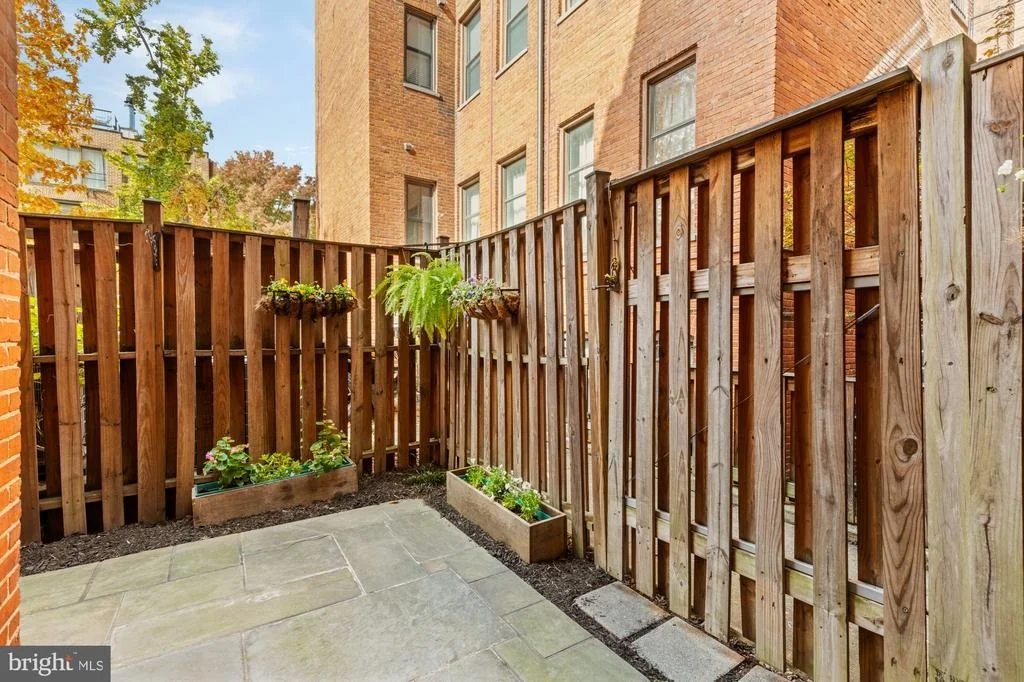 Photo of Unit 2 at 6 LOGAN CIRCLE NW