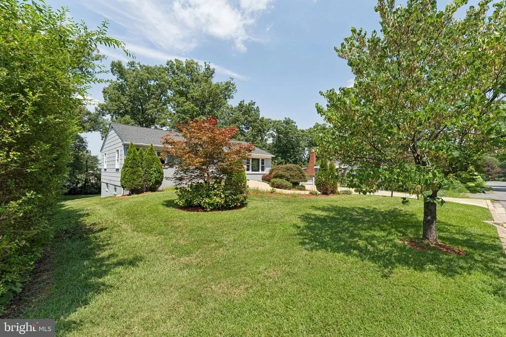 Photo of 8816 SAUNDERS LANE