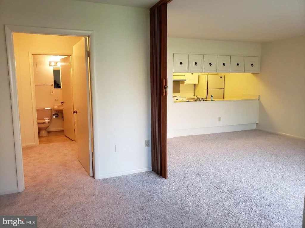 Photo of Unit 71B at 3600 GLENEAGLES DRIVE