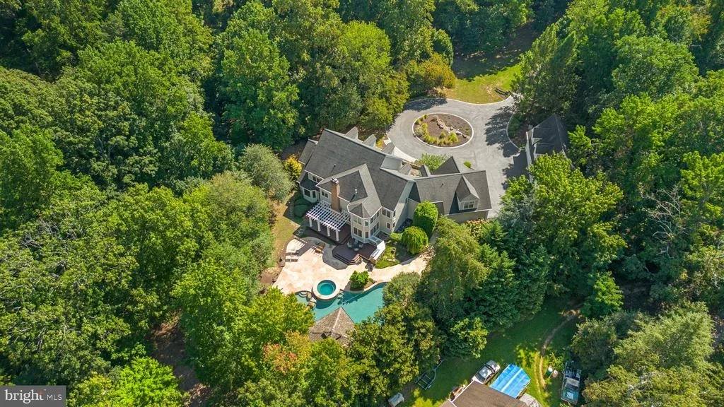 Photo of 370 EAGLE HILL ROAD