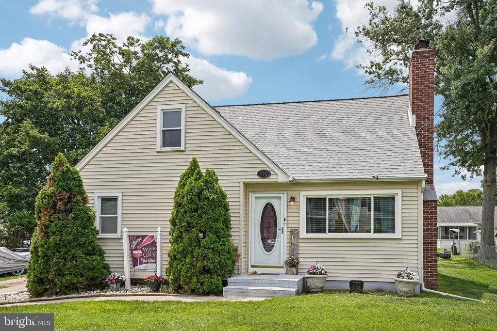 Photo of 150 HAWTHORNE DRIVE