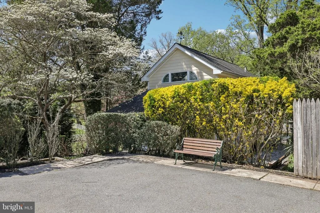Photo of 2921 DUVALL ROAD