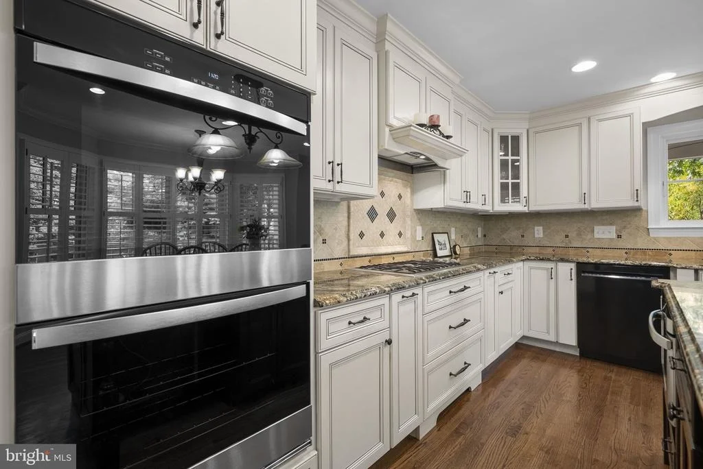 Photo of 710 WOODSIDE PARKWAY