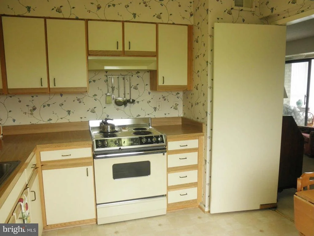 Photo of Unit 1811 at 15101 INTERLACHEN DRIVE