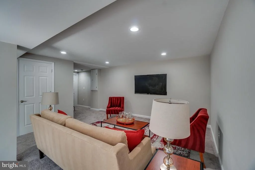 Photo of 913 SADDLEBACK COURT