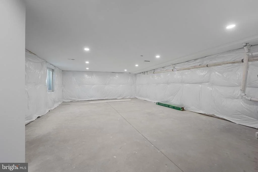 Photo of 492 ELLIS AVENUE