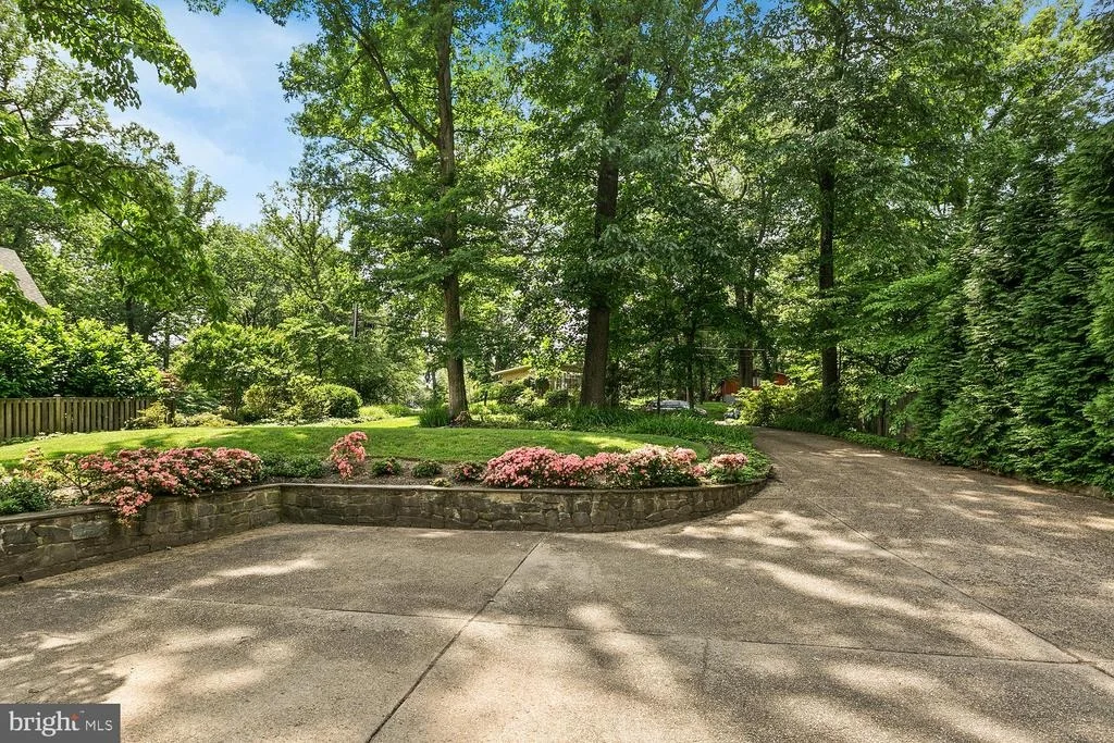 Photo of 1613 FOREST LANE