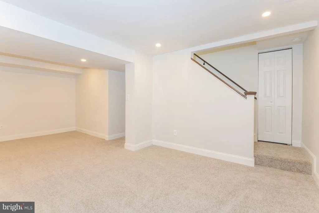 Photo of 10103 MEREDITH AVENUE