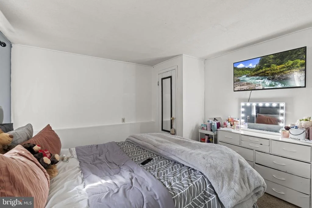 Photo of 111 E HEMMINGS WAY