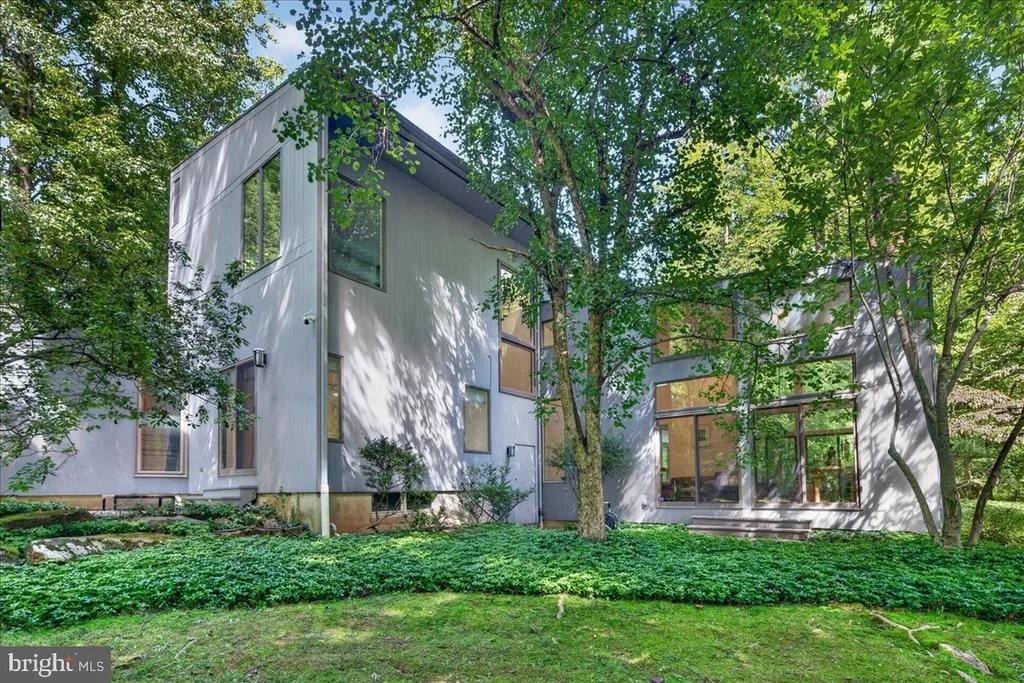 Photo of 24 WHITE OAK DRIVE