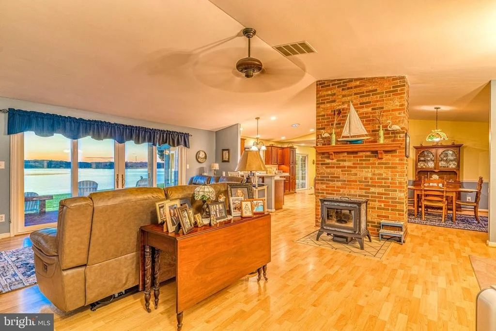 Photo of 16185 BRADBURN LANE