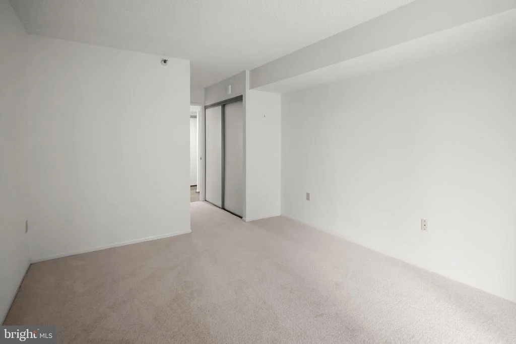 Photo of Unit 1618 at 15101 INTERLACHEN DRIVE