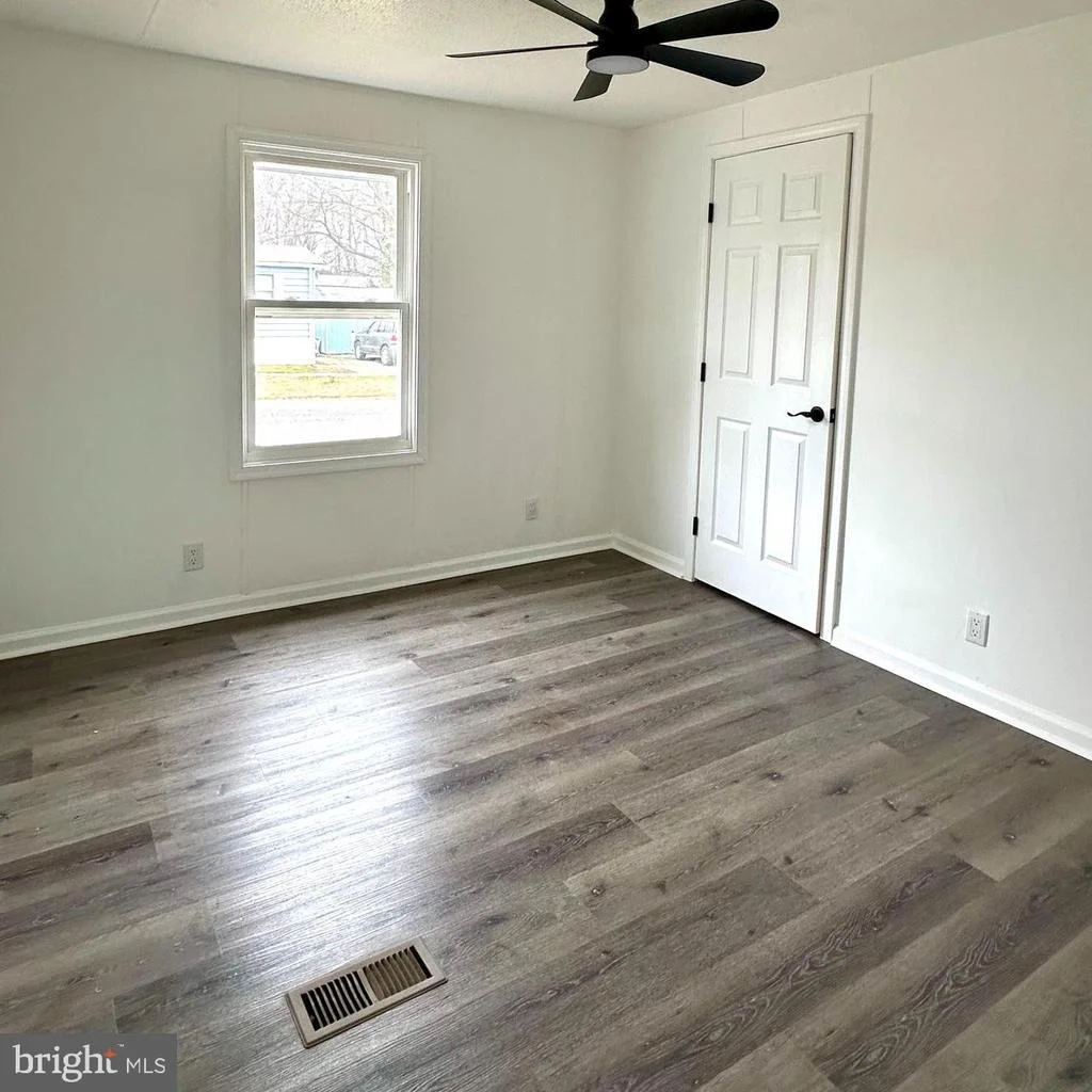 Photo of 606 RED OAK DRIVE