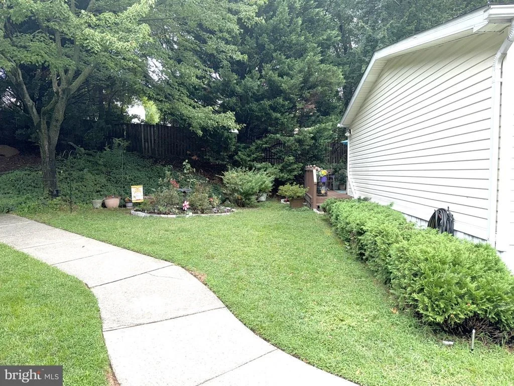 Photo of 8007 FAIR BREEZE DRIVE