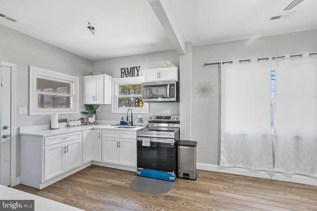 Photo of 8489 ARBUTUS ROAD