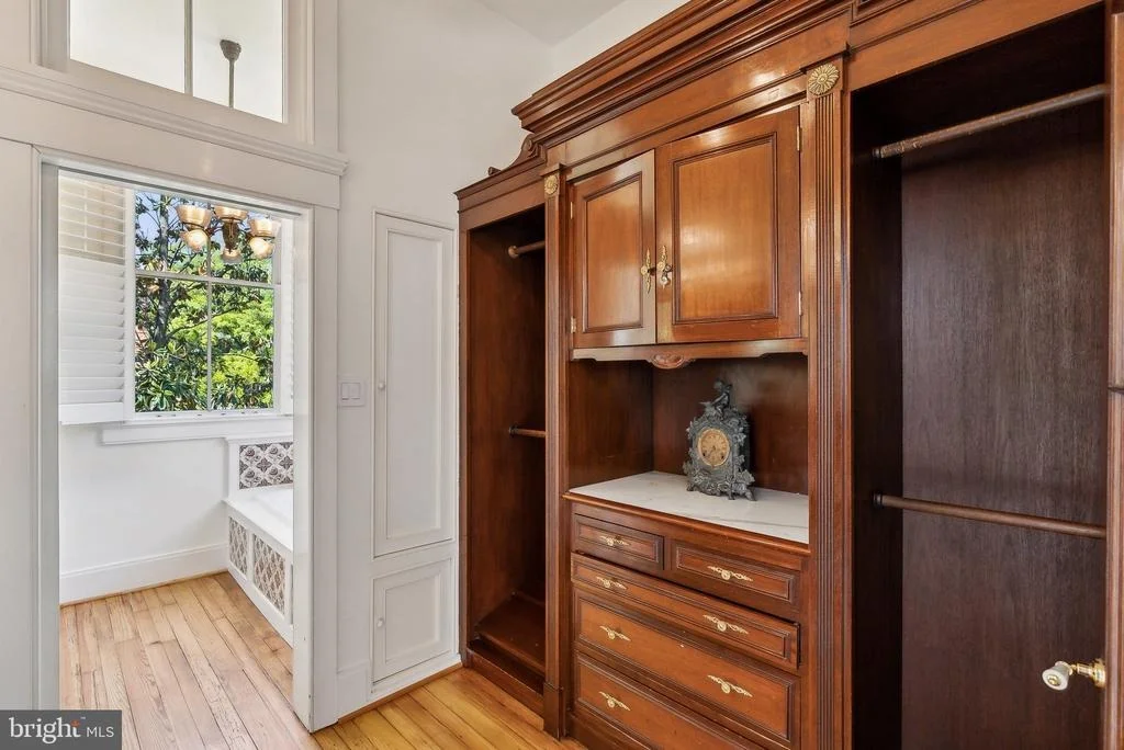 Photo of 1527 35TH STREET NW