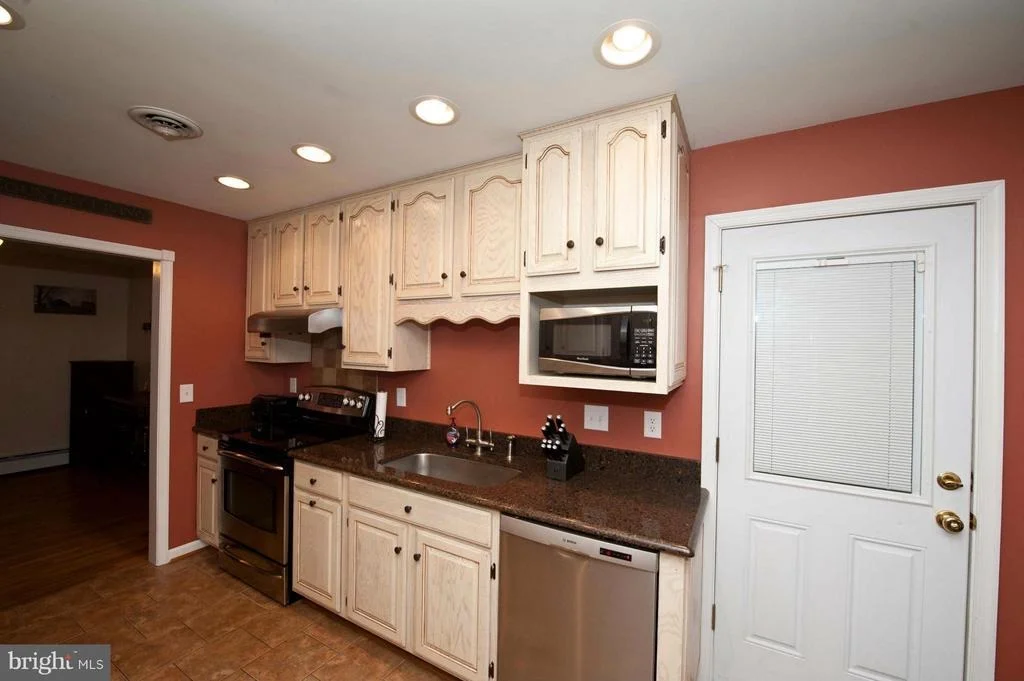 Photo of 5002 LEE HILL CIRCLE