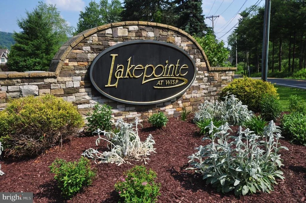 Photo of 305 LAKE POINTE DRIVE
