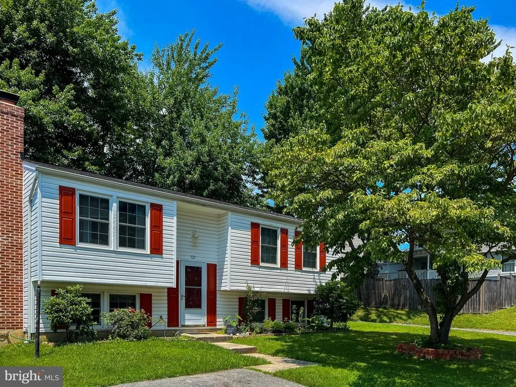 Photo of 121 DEERFIELD PLACE