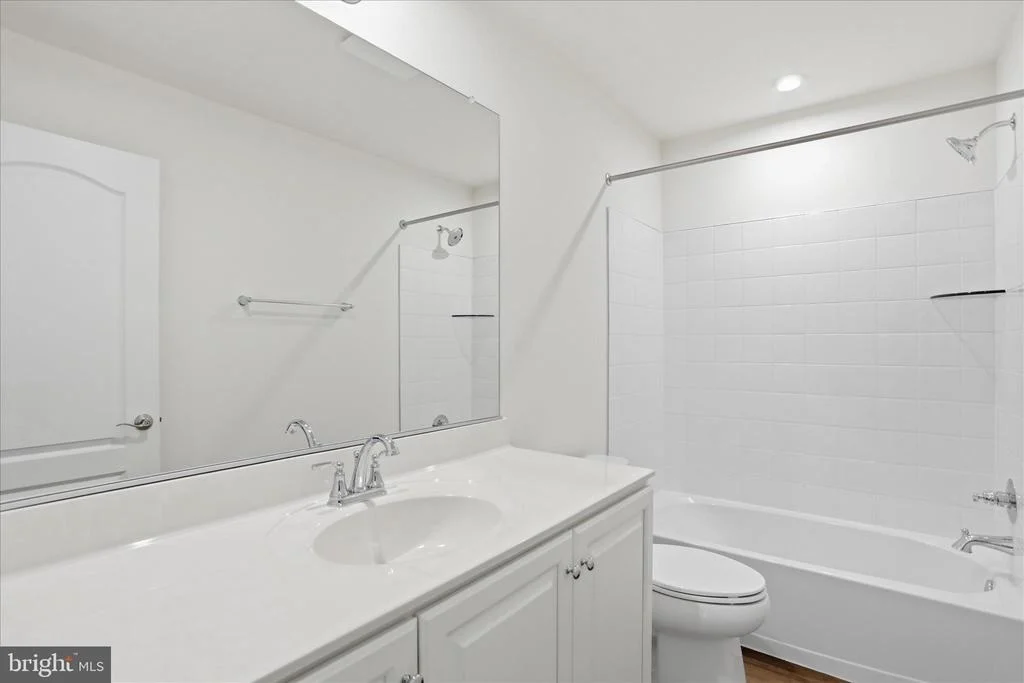 Photo of 462 LUDGATE MANOR