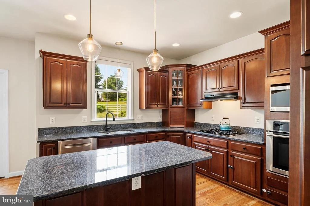 Photo of 6106 CHALLEDON CIRCLE