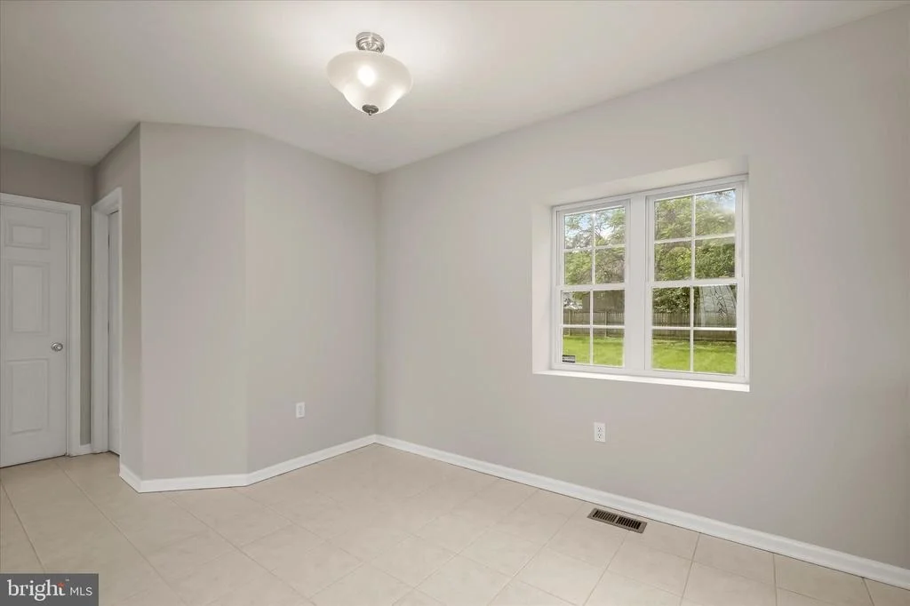 Photo of 305 BISHOP AVENUE