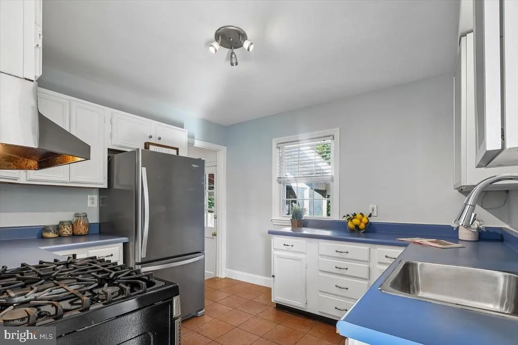 Photo of 1501 CREST ROAD