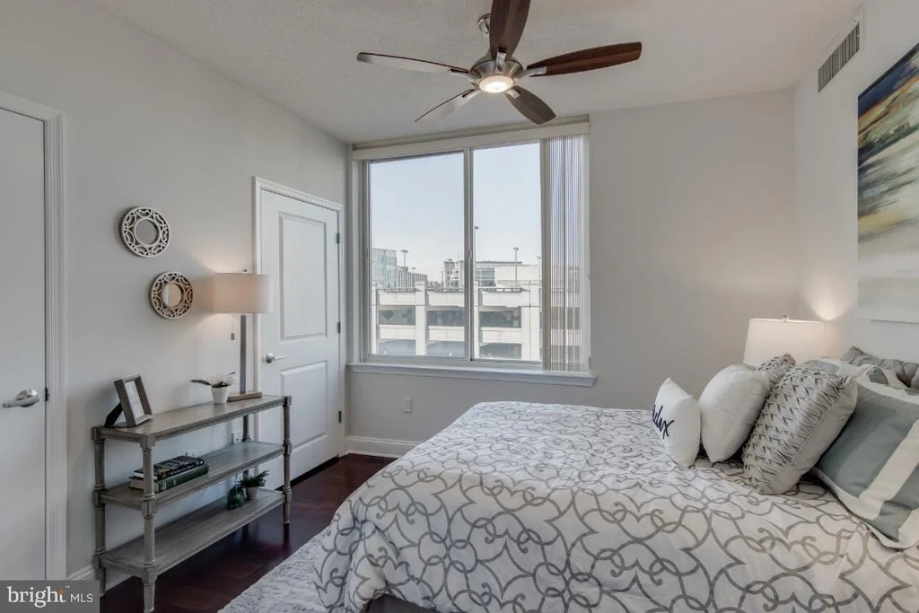 Photo of Unit 709 at 930 WAYNE AVENUE