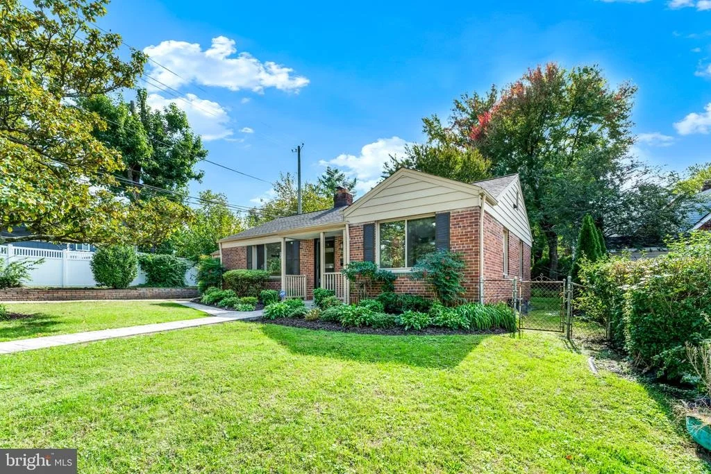 Photo of 6015 FOREST ROAD