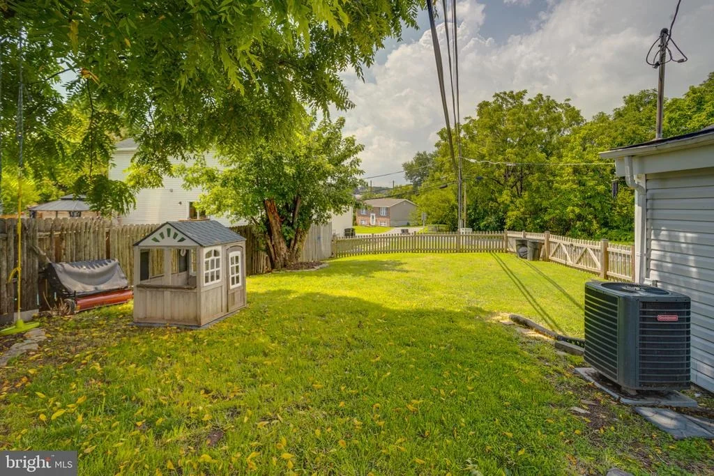 Photo of 215 GLIDER DRIVE