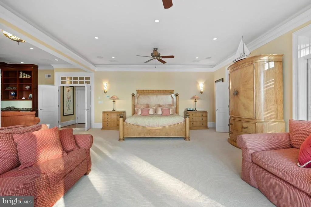 Photo of 206 HARBOR DRIVE