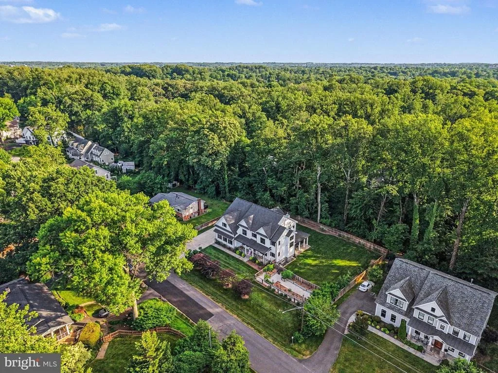 Photo of 2516 RAMBLING ROAD