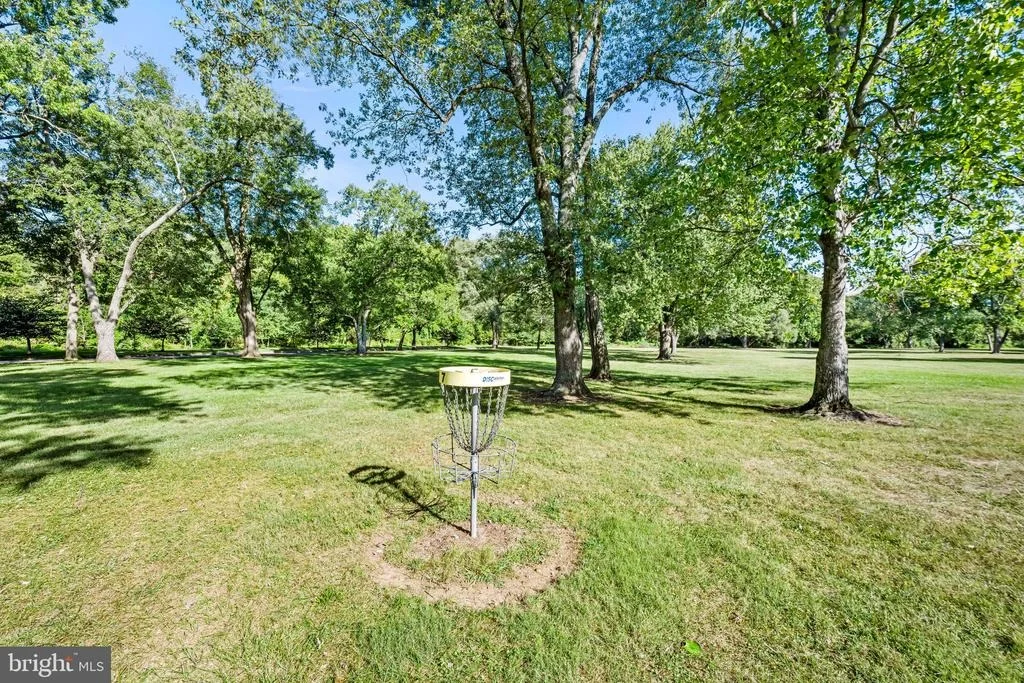 Photo of 825 CLIFFEDGE ROAD