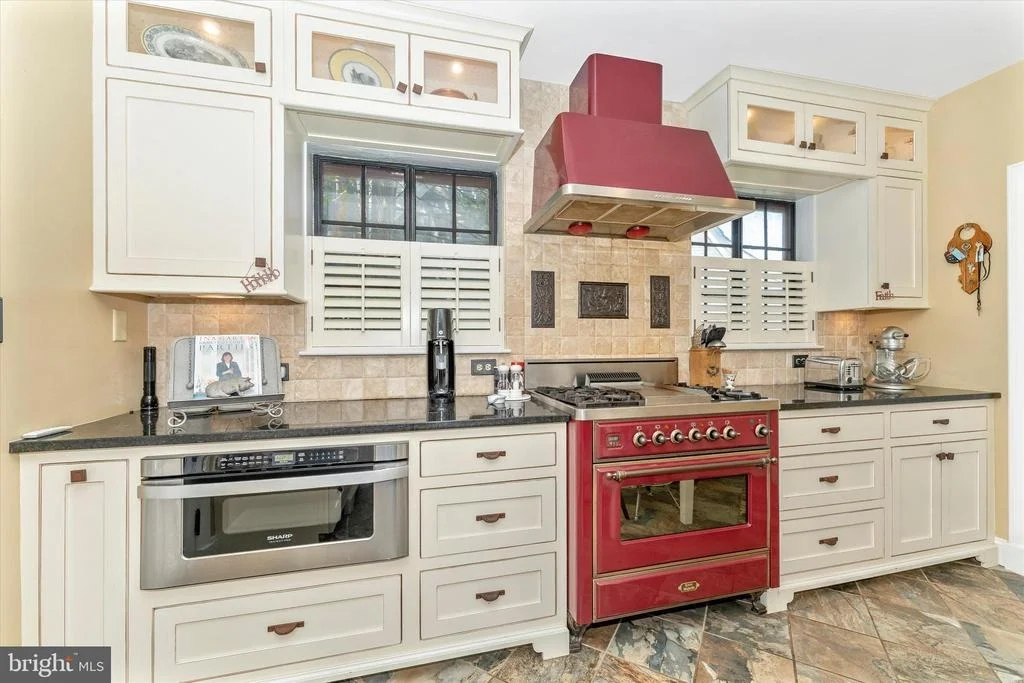 Photo of 402 W 2ND STREET