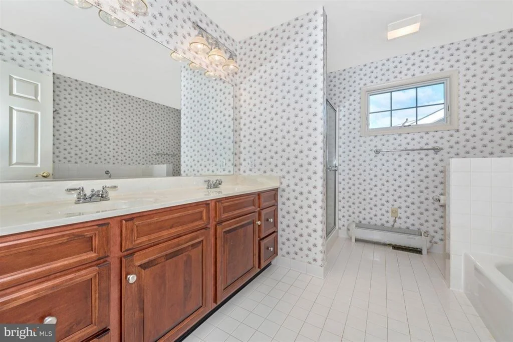 Photo of 1015 BEXHILL DRIVE