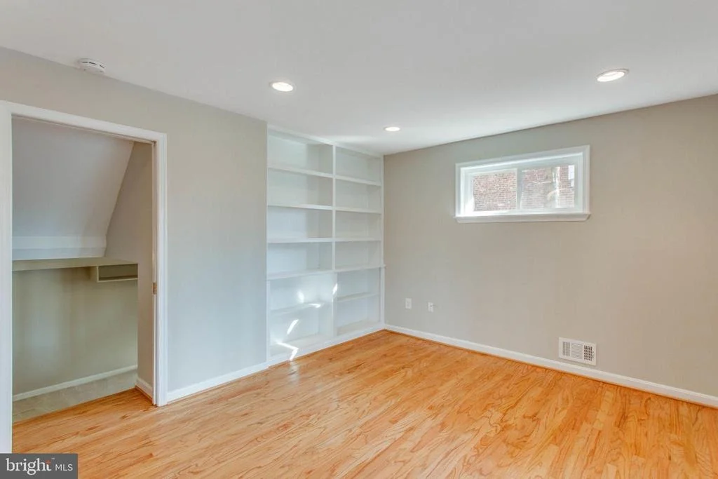 Photo of 10409 FOREST AVENUE