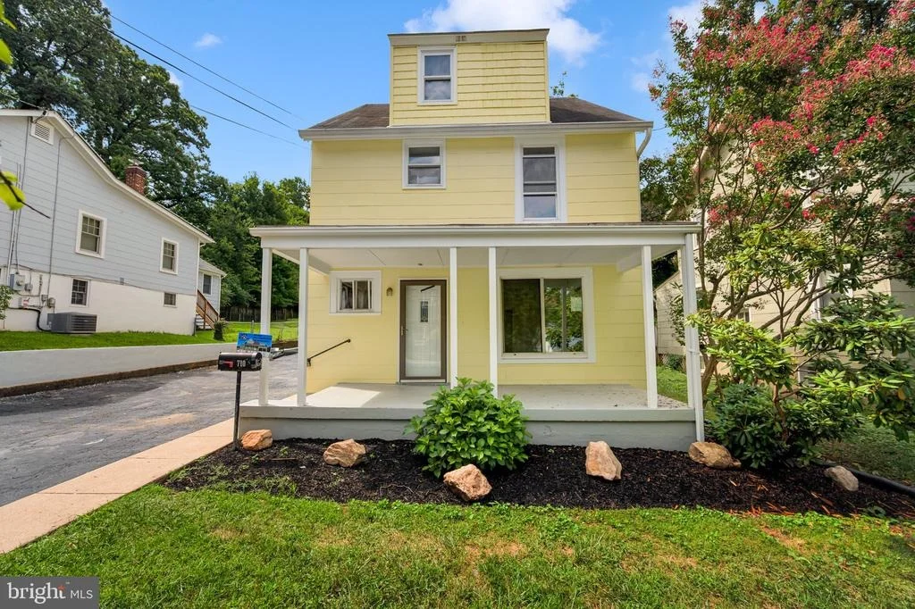 Photo of 710 SILVER SPRING AVENUE