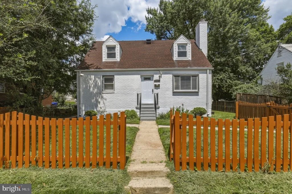 Photo of 1511 CREST ROAD