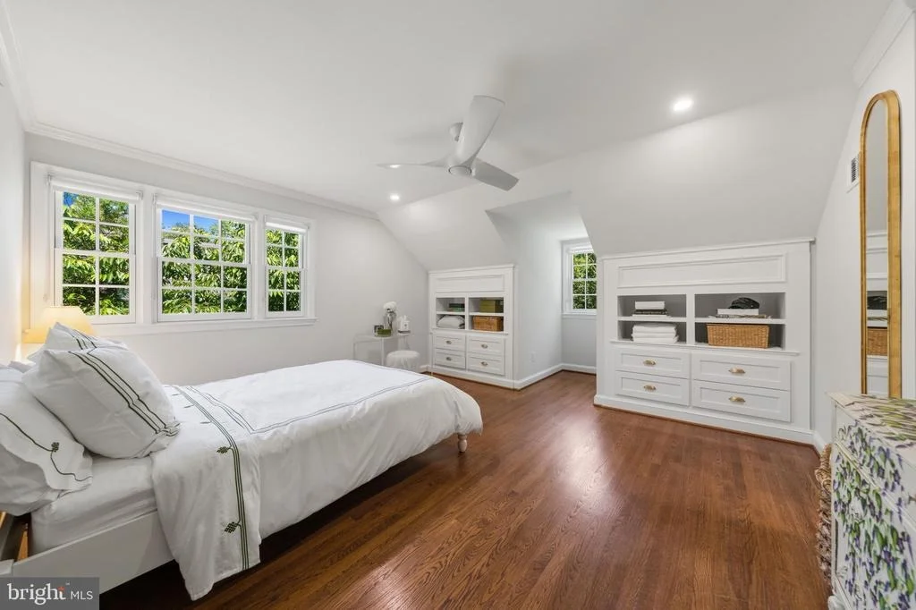 Photo of 4555 W STREET NW