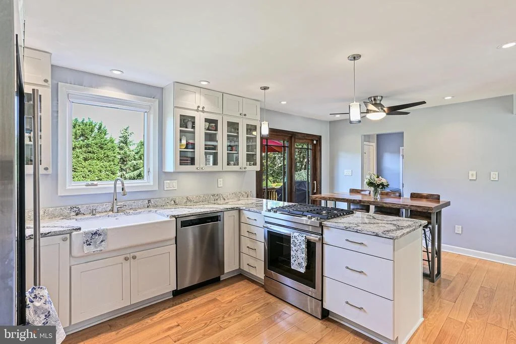 Photo of 8668 FELSVIEW DRIVE