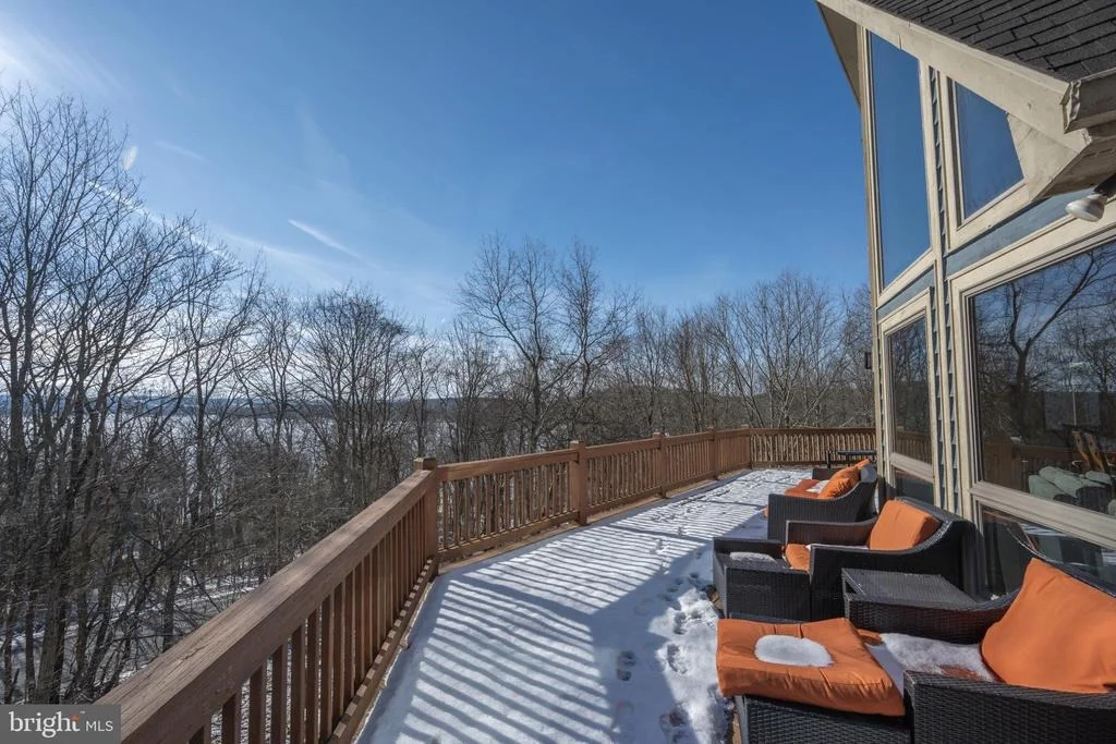 Photo of 723 PINNACLE DRIVE