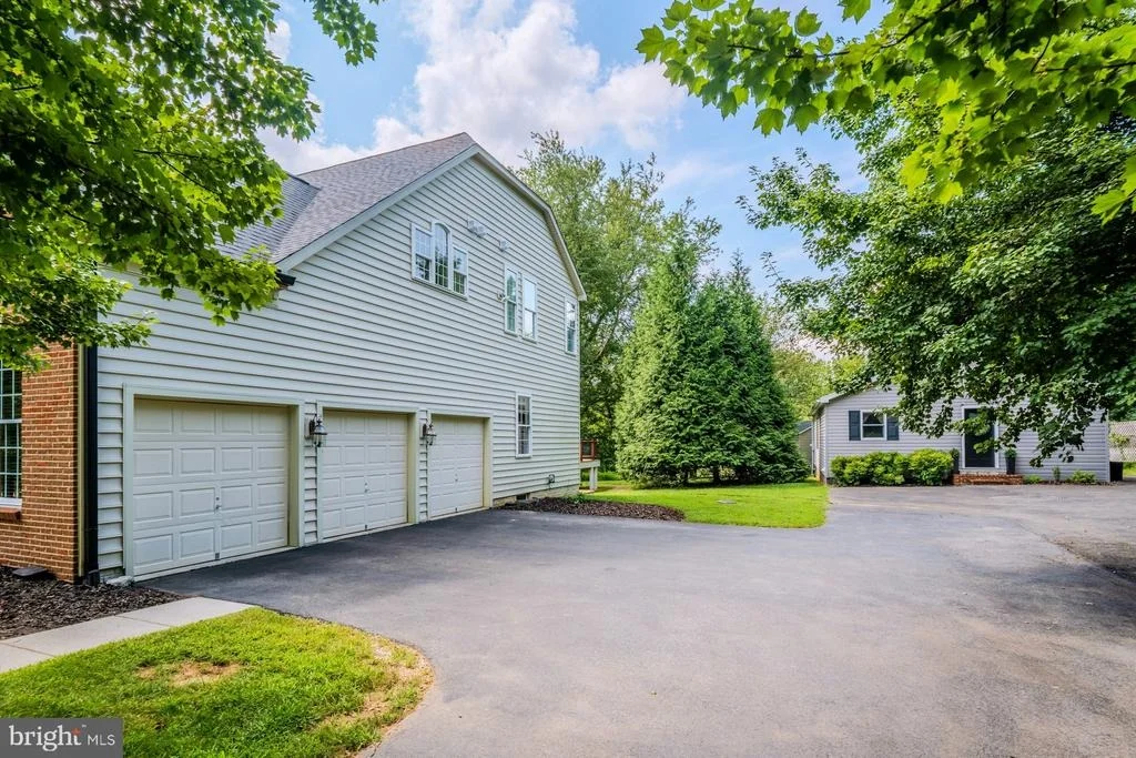 Photo of 17301 ROUNDMONT PLACE