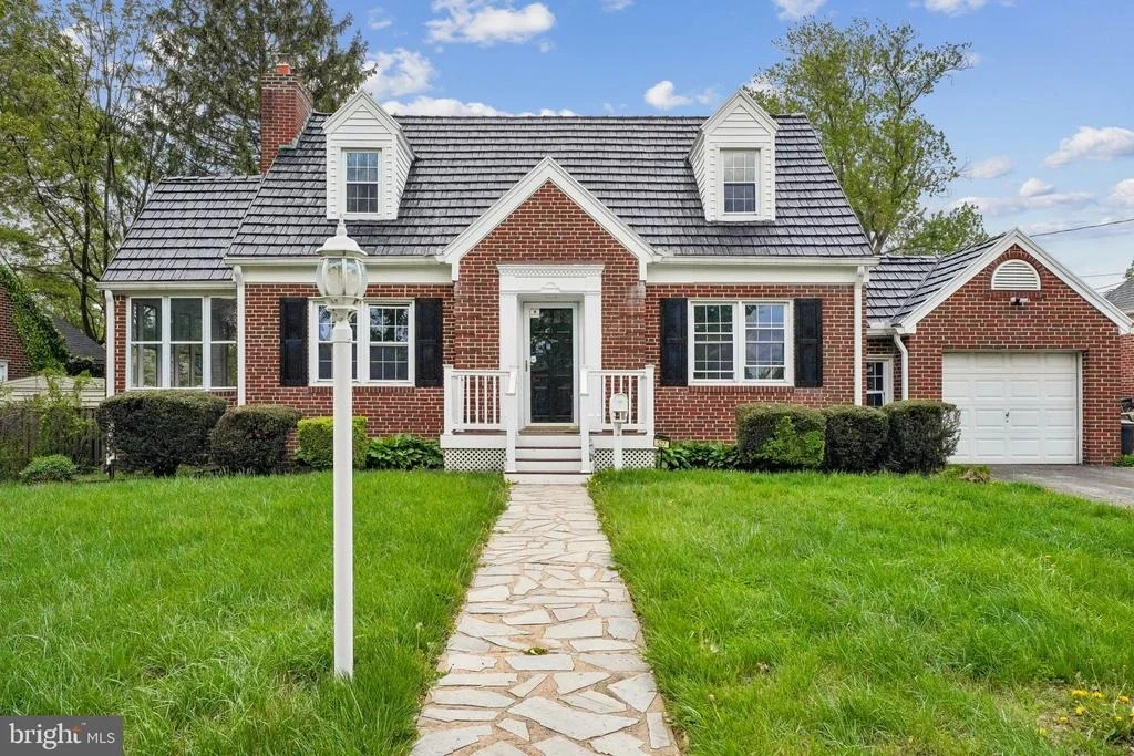 Photo of 527 FOREST VIEW ROAD