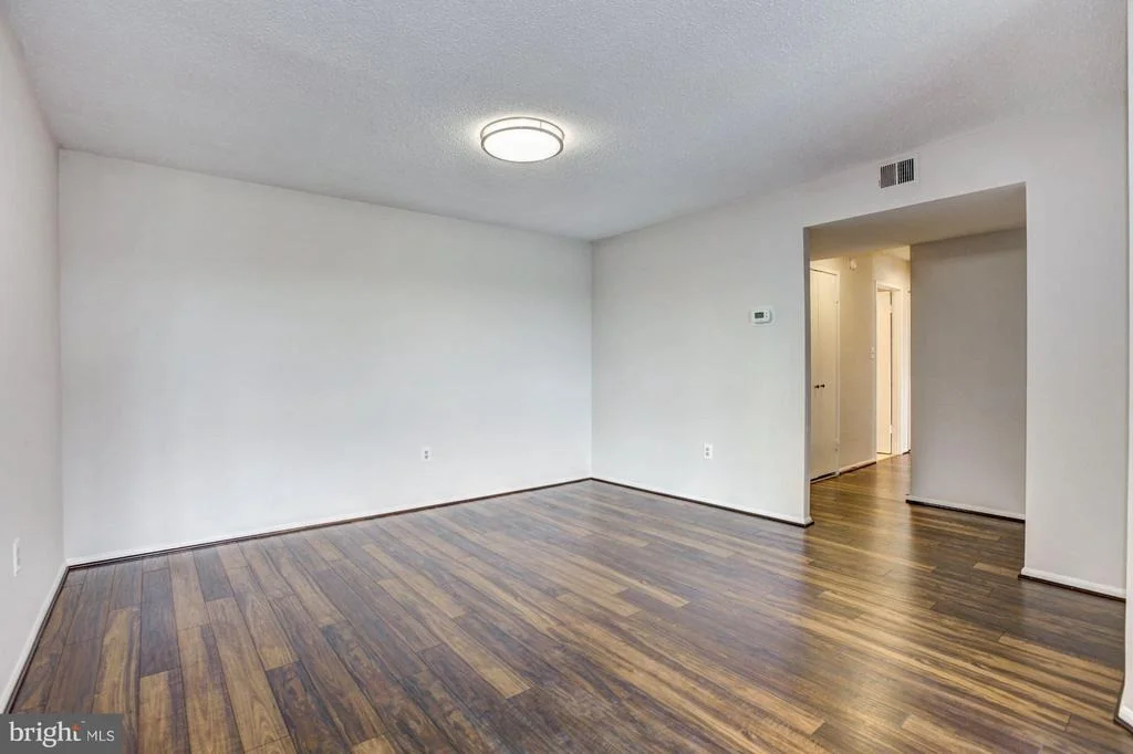 Photo of Unit 31007 at 15115 INTERLACHEN DRIVE